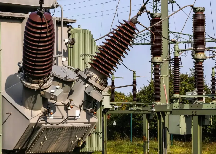 A aposta desta startup de energia na tecnologia de rede com 100 anos